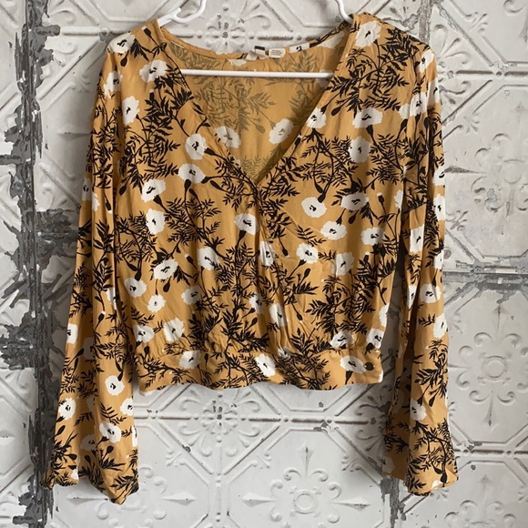 Roxy Tops - Roxy floral bell sleeve crop top